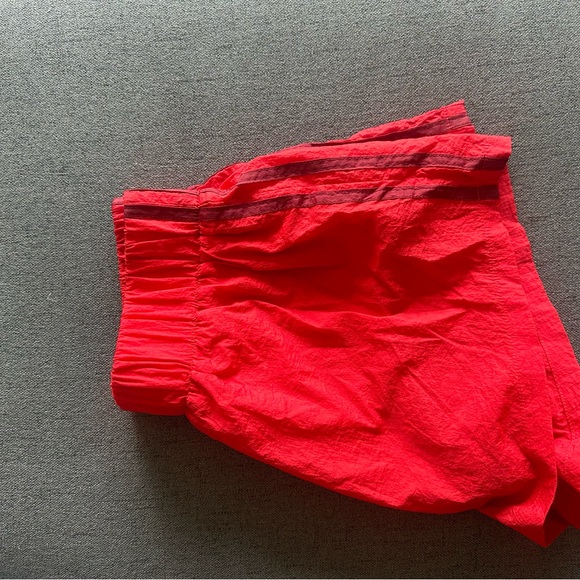 Daily Drills - Super Bounce red shorts with stripe - Picture 6 of 7